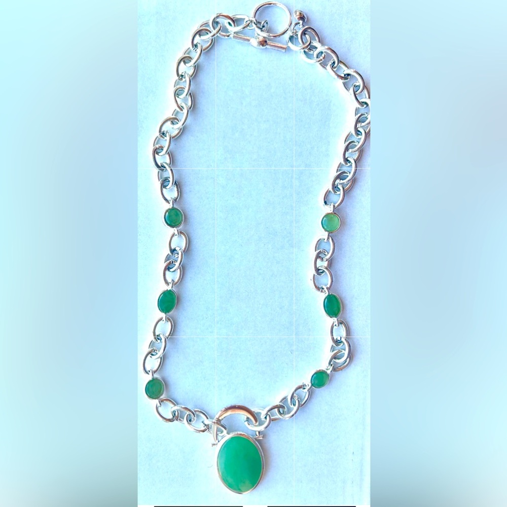 Stunning silver nexklace